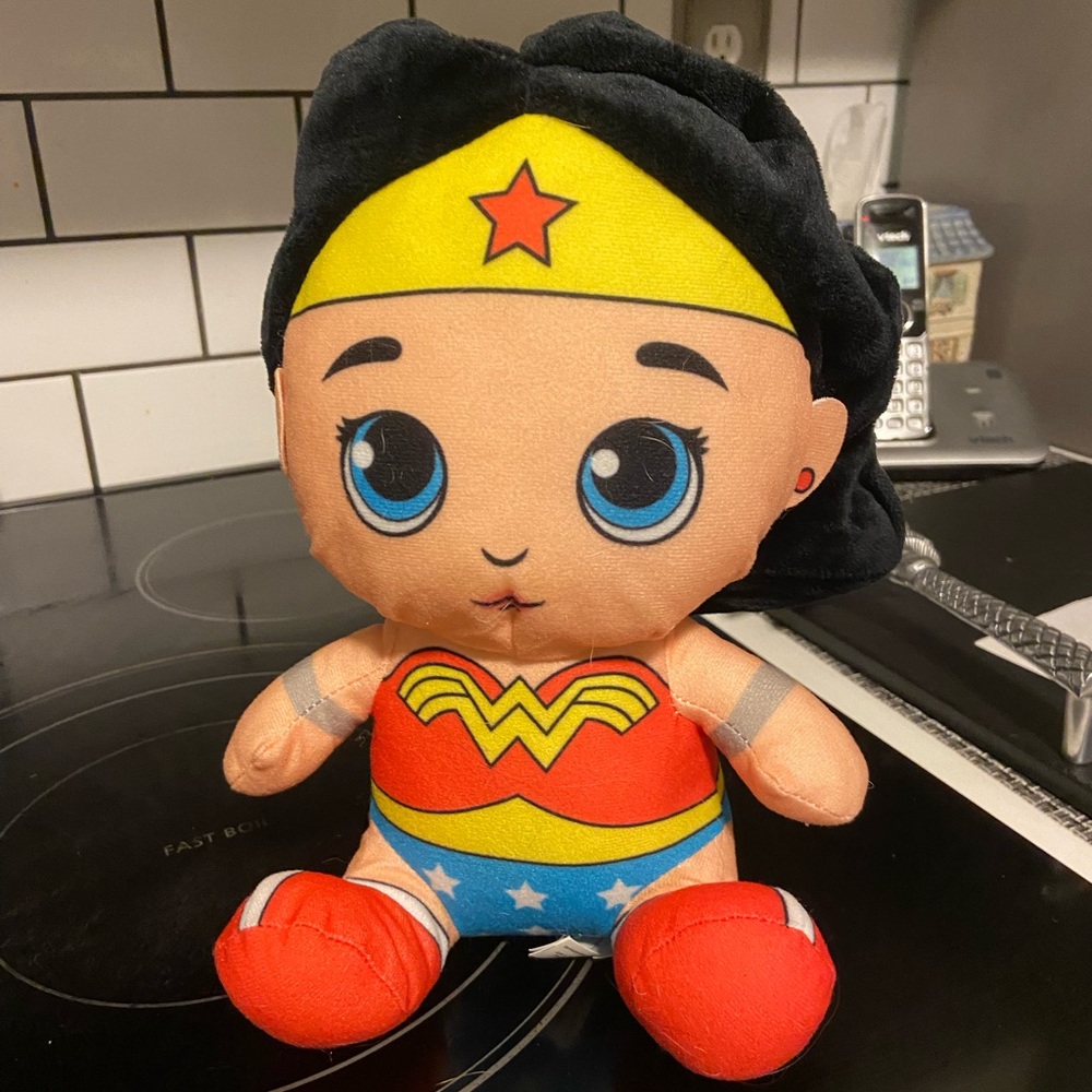 7 inch wonder woman sitting big head, plush toy doll Justice league DC comics